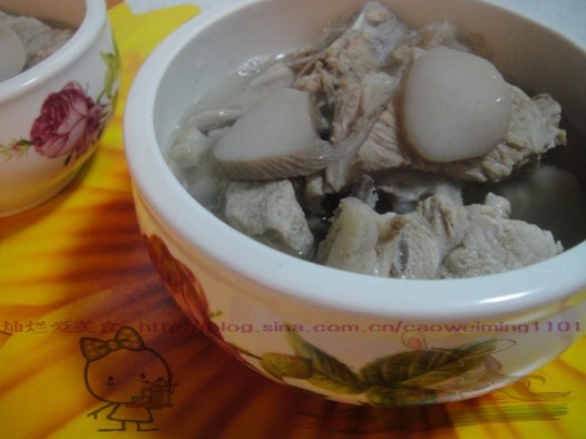 杏鲍菇炖排骨的做法