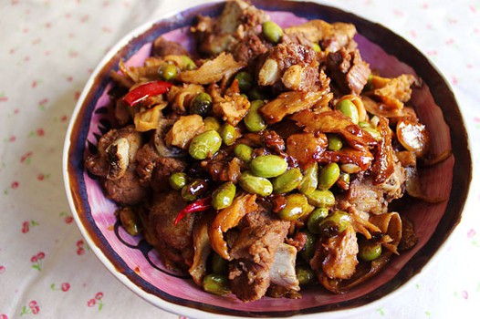 排骨毛豆烧面筋的做法