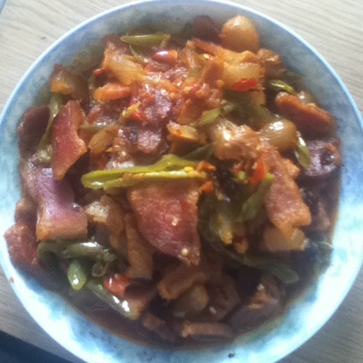 腊肉尖椒炒藠(jiào)头的做法