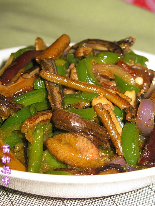 青椒炒鳝鱼(酱香)的做法
