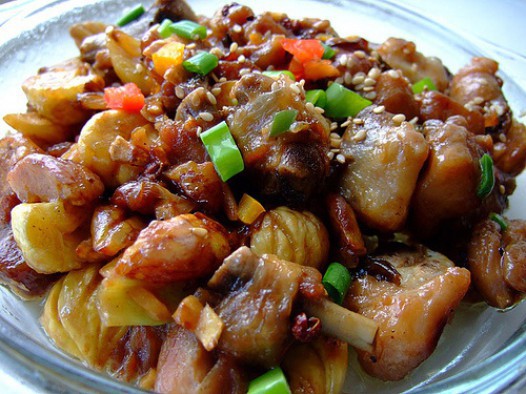 板栗烧鸡的做法