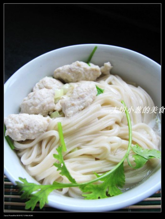 鲅鱼丸子面条的做法