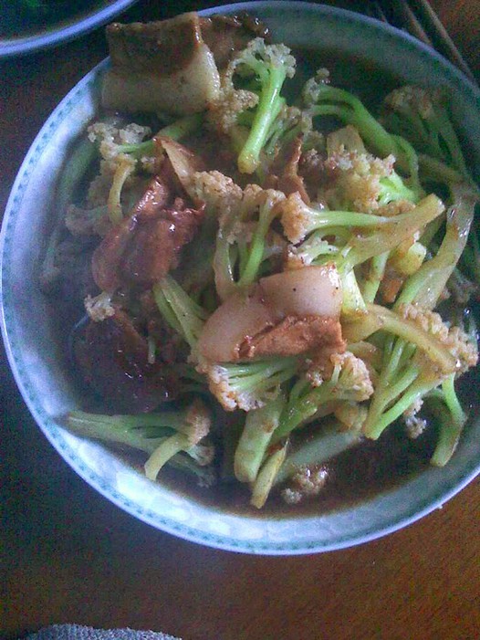 菜花炒五花肉的做法