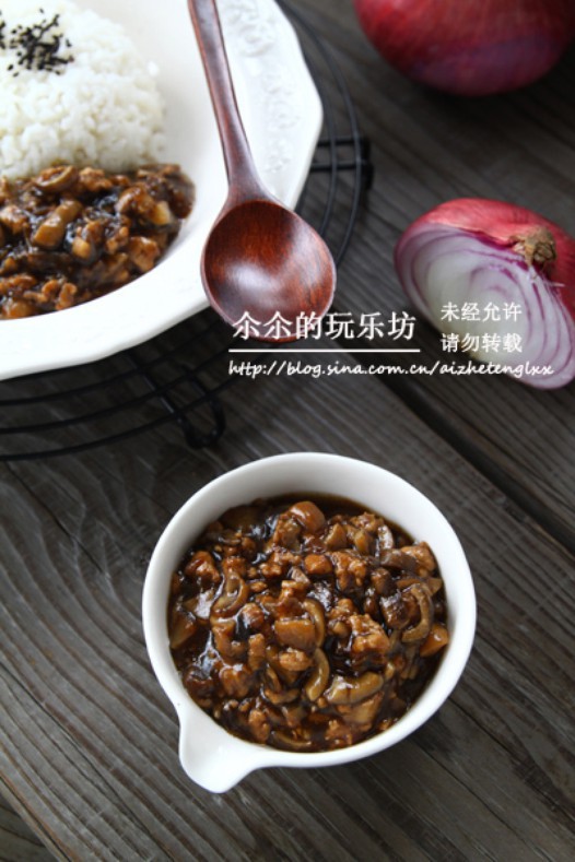 黑椒蚝汁草菇肉酱的做法