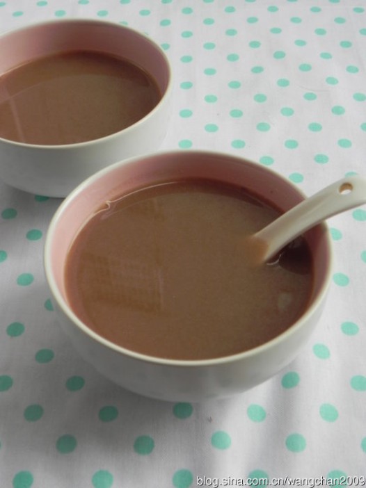 鲜土茯苓赤小豆鲫鱼汤的做法