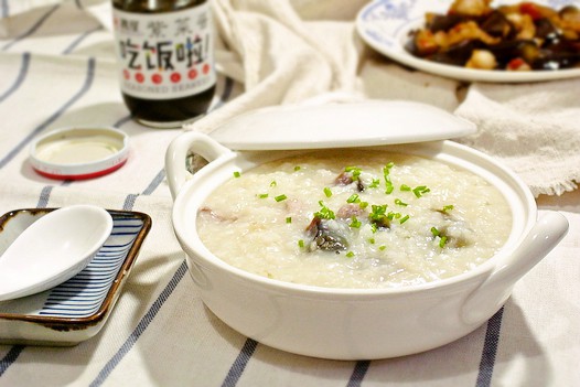 皮蛋瘦肉粥的做法