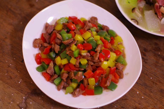 彩椒牛肉粒的做法