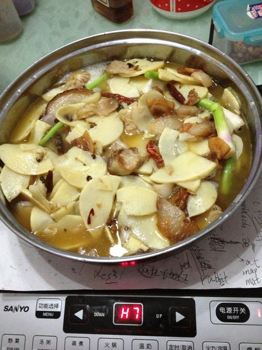 冬笋炖腊肉的做法
