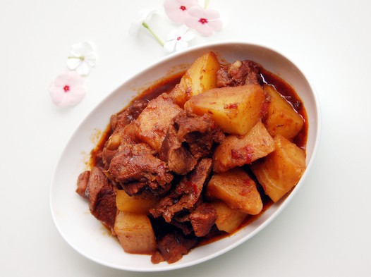 川味土豆炖牛腩的做法