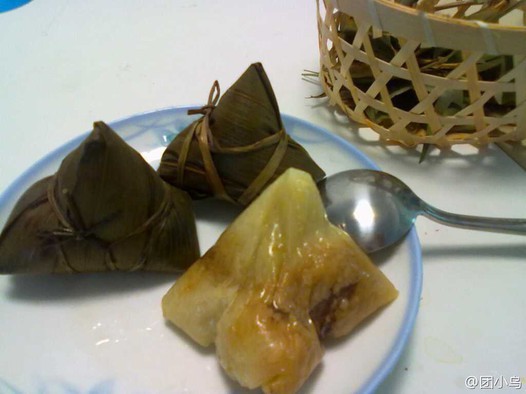 咸蛋黄鲜肉粽子的做法
