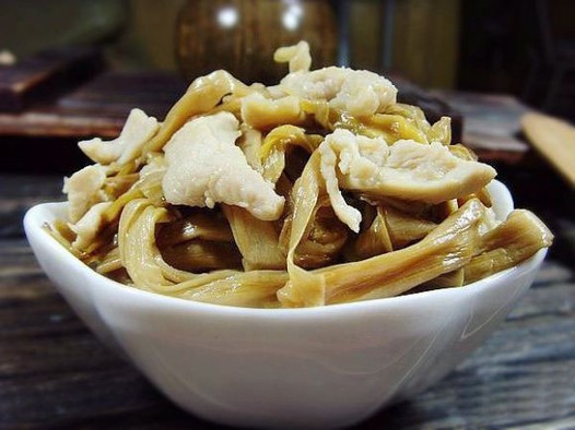 黄花菜炒鸡肉的做法
