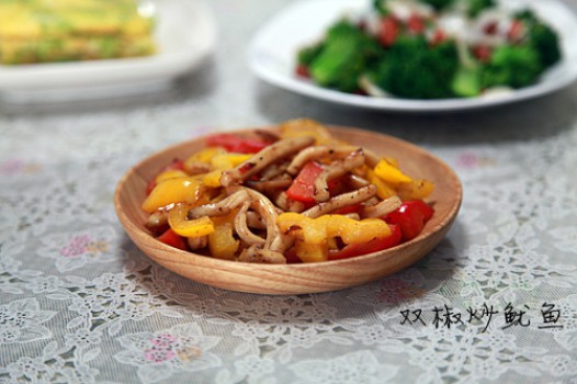 双椒炒鱿鱼的做法