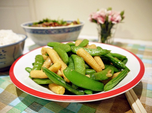 甜豌豆嫩玉米小炒的做法
