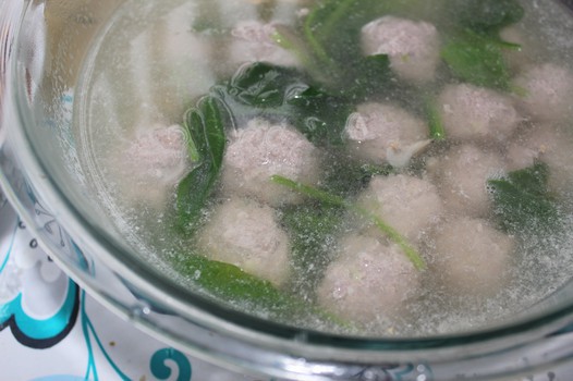 菠菜粉丝汆丸子的做法