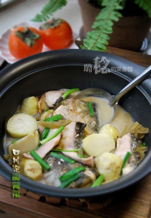 泡菜芋儿鱼头煲的做法