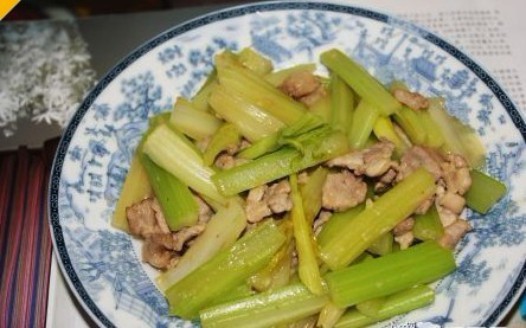 肉片炒芹菜的做法
