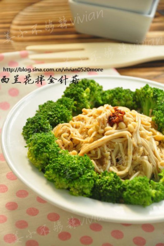 西兰花拌金针菇的做法