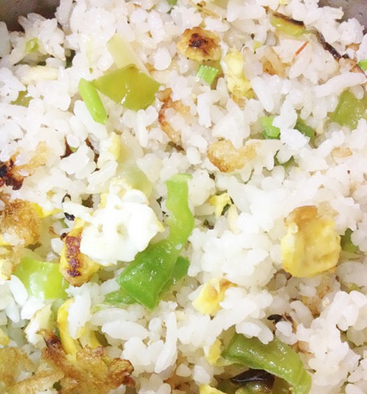 青椒鸡蛋炒饭的做法