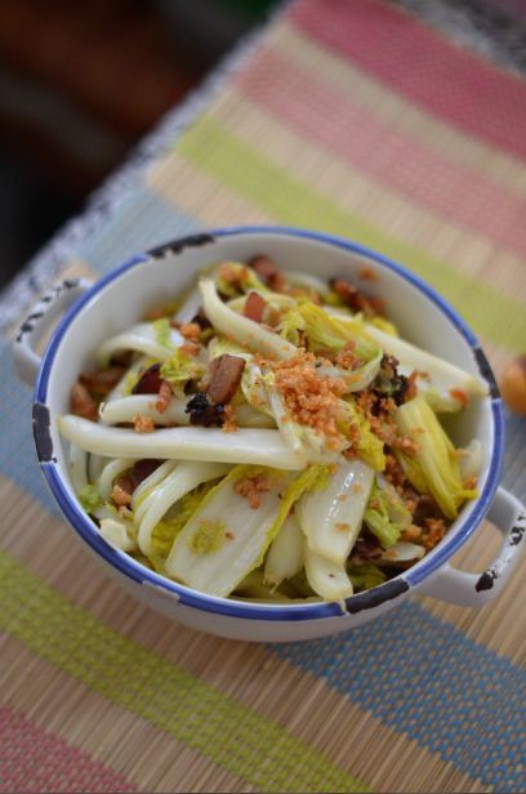 金银蒜腊肉娃娃菜的做法