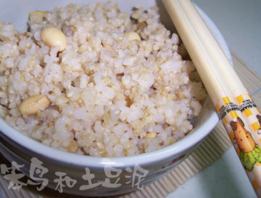 黄豆糙米饭的做法
