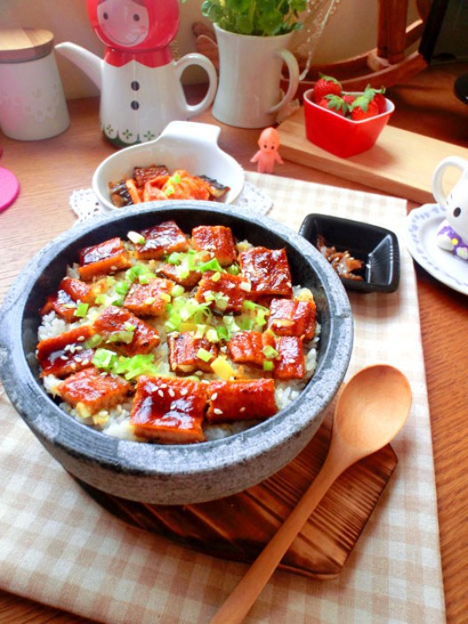 鳗鱼石锅饭的做法