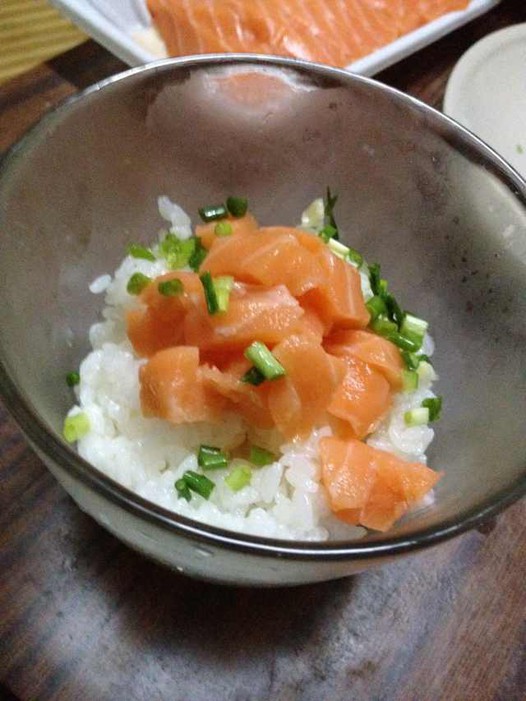 三文鱼盖饭的做法
