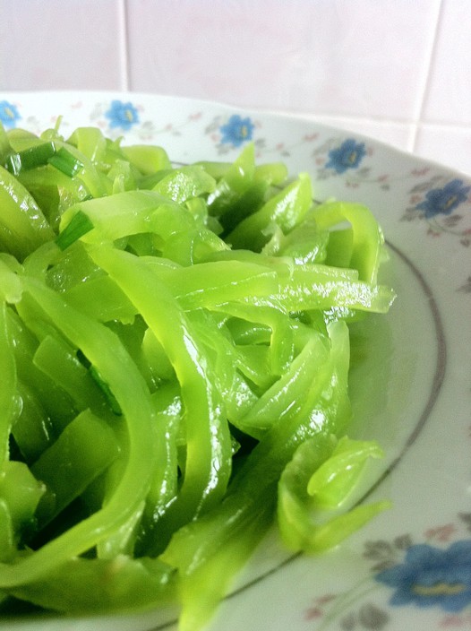 快手凉菜葱油拌莴笋的做法