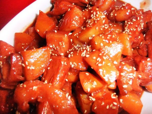 南乳土豆炖五花肉的做法