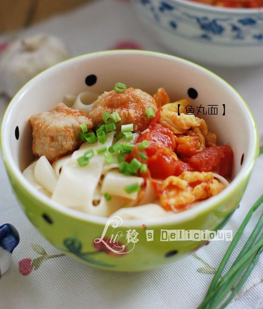 西红柿鸡蛋鱼丸面的做法