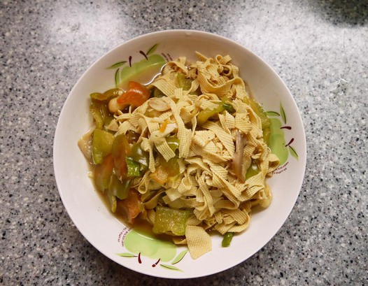 青椒炒豆皮的做法