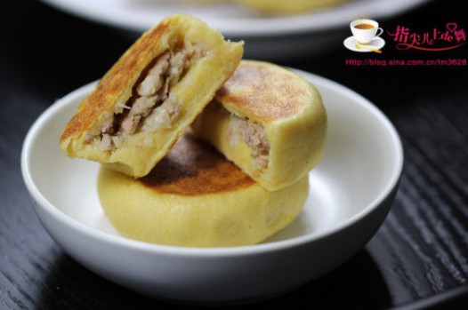 玉米面酸菜饼的做法