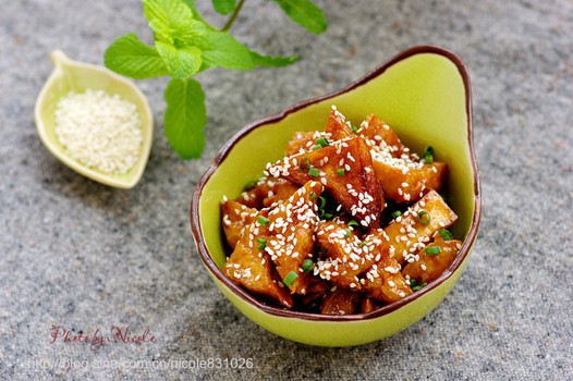 蜜汁叉烧豆腐角的做法