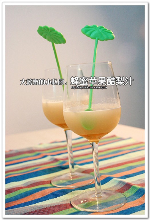 鲜榨蜂蜜苹果醋梨汁的做法
