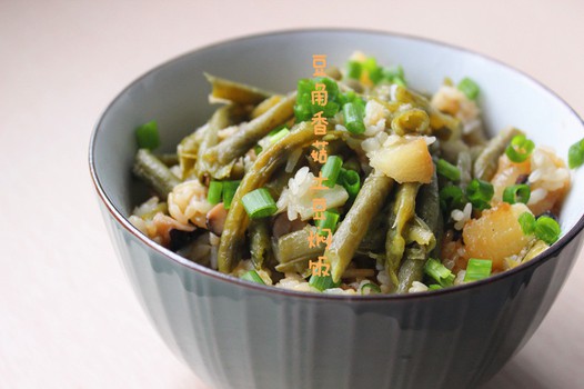 豆角香菇土豆焖饭的做法