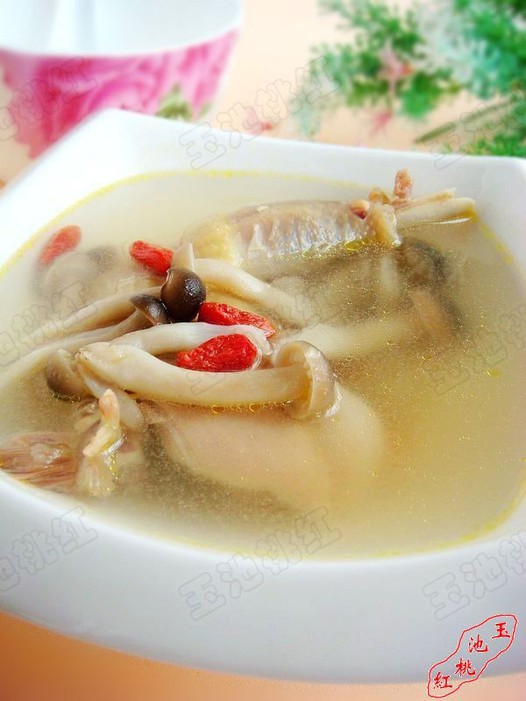 蟹味菇土鸡汤的做法