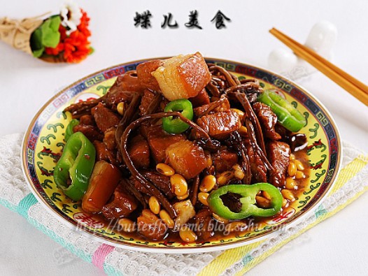 茶树菇黄豆红烧肉的做法