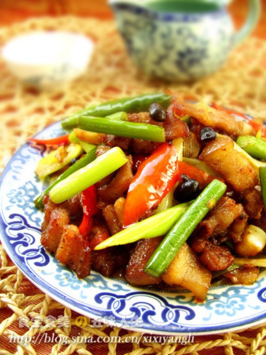 蒜苗老干妈煎肉的做法