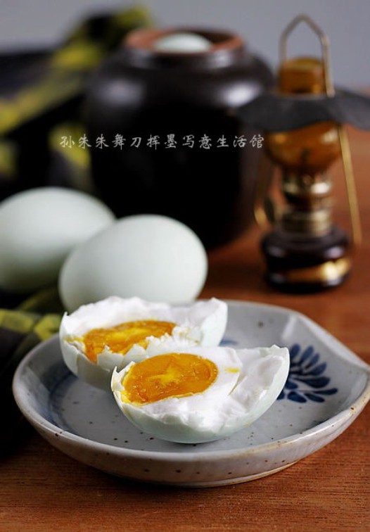 流油咸鸭蛋的做法