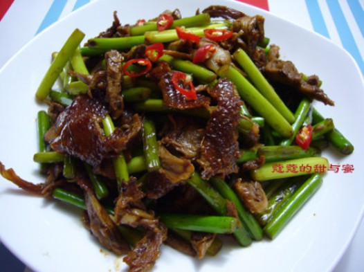 蒜苔爆炒鸭丝的做法