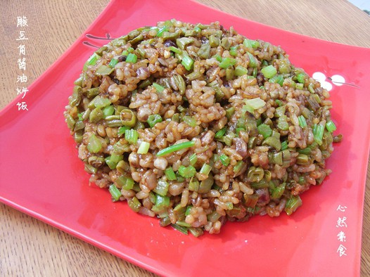 酸豆角酱油炒饭的做法