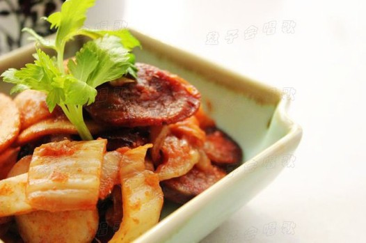 辣肠泡菜炒杏鲍菇的做法