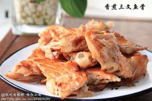 香煎三文鱼骨的做法