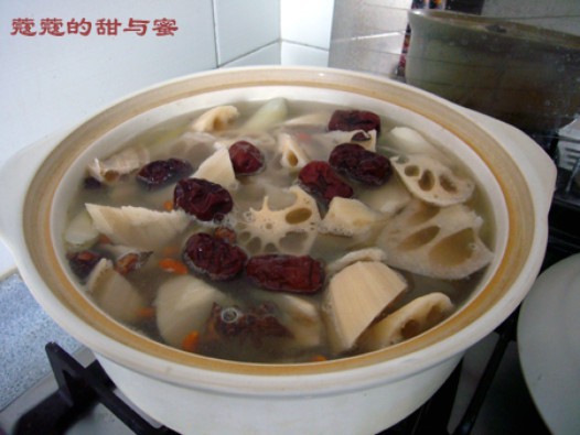 红枣莲藕汤的做法