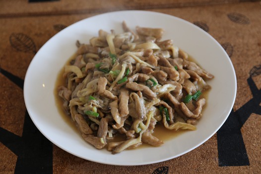 平菇炒肉的做法
