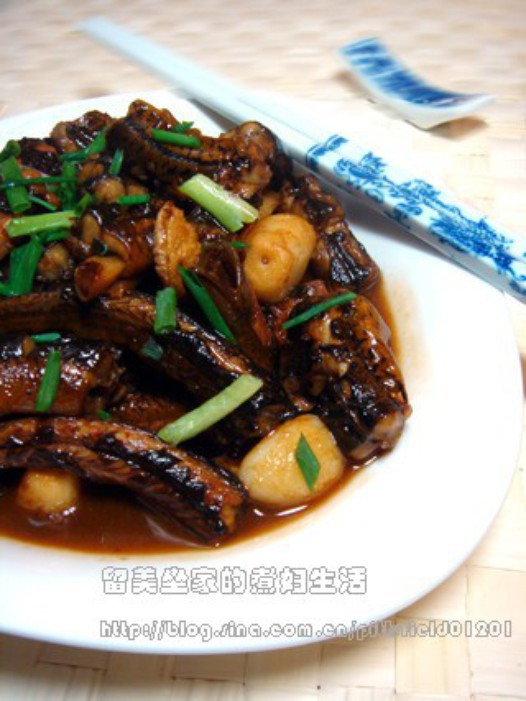蒜爆鳝背的做法