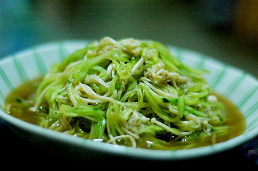 金针菇拌黄瓜的做法