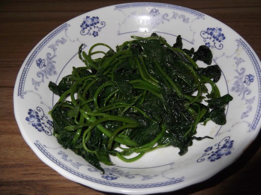 清炒苕尖(红薯叶)的做法
