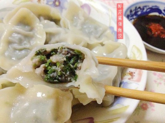 野芹菜猪肉饺子的做法