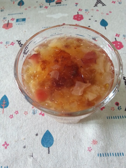 蔓越莓银耳桃胶糖水的做法