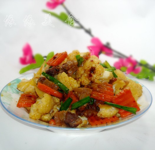 拌饭酱腊肉炒菜花的做法